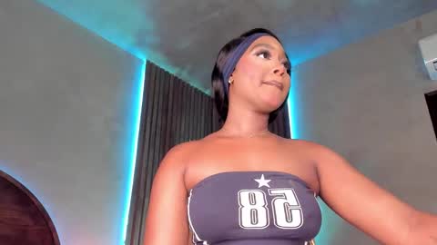 Snapshot of alisoon_moon chatting on October 28, 11:29 pm Alison Moon online show from October 28, 11:29 pm