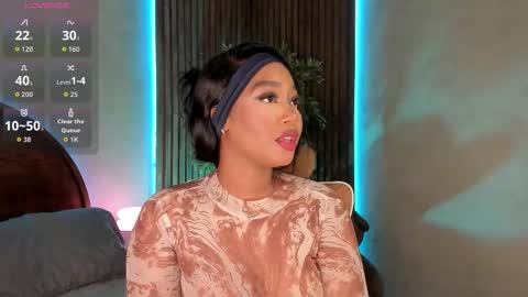 Snapshot of alisoon_moon chatting on October 29, 10:22 pm Alison Moon online show from October 29, 10:22 pm