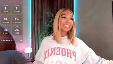 Snapshot of alisoon_moon chatting on November 3, 10:53 pm Alison Moon online show from November 3, 10:53 pm