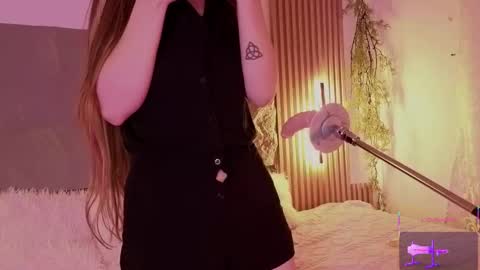 Mia online show from October 28, 3:04 pm