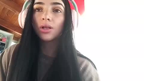 Snapshot of alisson369_ chatting on February 19, 2:34 pm Alisson369 online show from February 19, 2:34 pm