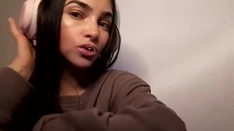 Snapshot of alisson369_ chatting on February 19, 5:38 pm Alisson369 online show from February 19, 5:38 pm