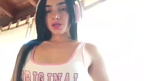 Snapshot of alisson369_ chatting on February 21, 2:06 pm Alisson369 online show from February 21, 2:06 pm