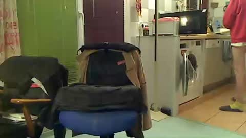 Snapshot of alix300 chatting on December 5, 8:27 pm Sandwich online show from December 5, 8:27 pm