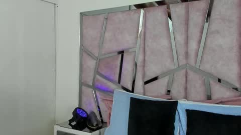 alix online show from October 15, 9:59 pm