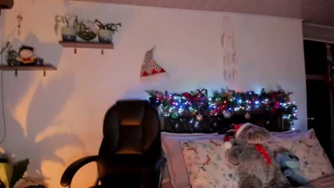 Andrea..... online show from December 27, 10:48 pm