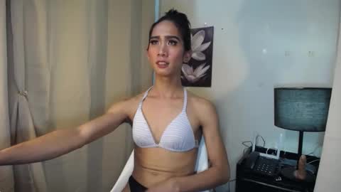 Snapshot of allday_mistress chatting on January 13, 12:24 pm trina online show from January 13, 12:24 pm