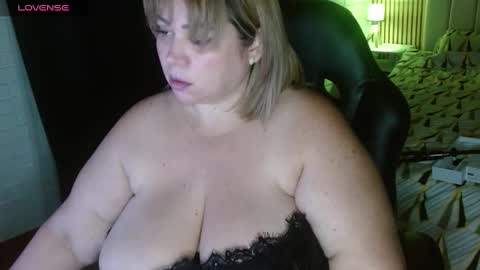 Snapshot of allegra_ferragamo chatting on February 17, 12:43 am Ale online show from February 17, 12:43 am