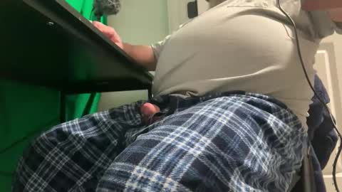 Allergictolove online show from December 18, 12:54 am