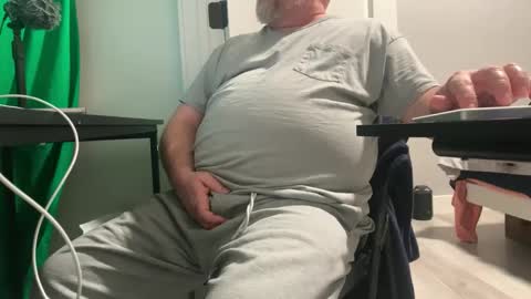 Allergictolove online show from January 11, 3:13 am