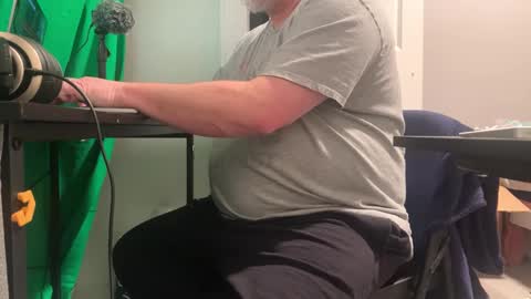 Allergictolove online show from February 16, 1:25 am