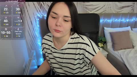 Snapshot of alli_zi chatting on December 23, 5:28 am Blair online show from December 23, 5:28 am