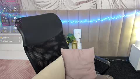 Snapshot of alli_zi chatting on March 2, 5:23 am Blair online show from March 2, 5:23 am