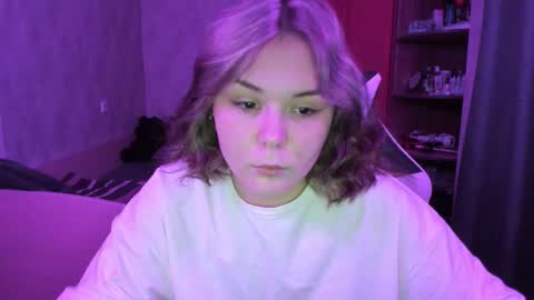 Snapshot of alli_zi chatting on October 18, 12:28 pm Blair online show from October 18, 12:28 pm