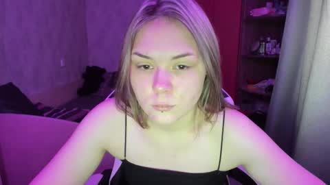 Snapshot of alli_zi chatting on October 21, 8:26 am Blair online show from October 21, 8:26 am