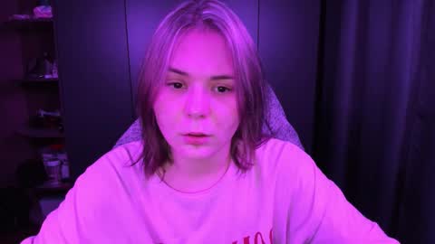 Snapshot of alli_zi chatting on November 12, 6:19 pm Blair online show from November 12, 6:19 pm