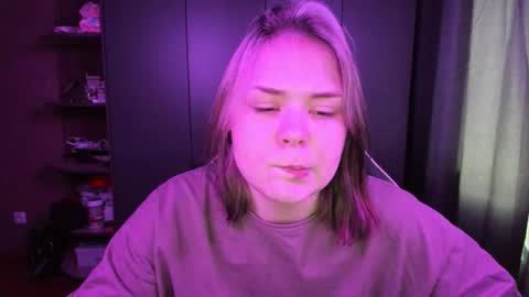 Snapshot of alli_zi chatting on November 15, 2:20 am Blair online show from November 15, 2:20 am