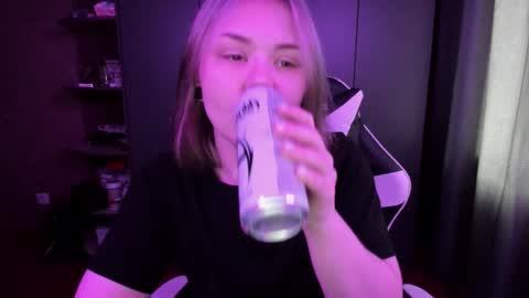 Snapshot of alli_zi chatting on November 16, 4:40 am Blair online show from November 16, 4:40 am