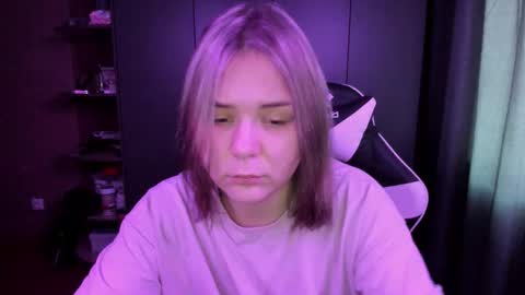 Snapshot of alli_zi chatting on November 17, 4:51 am Blair online show from November 17, 4:51 am