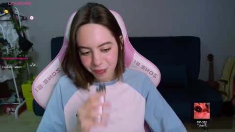 Snapshot of allie_hazie chatting on January 26, 2:56 am alice online show from January 26, 2:56 am