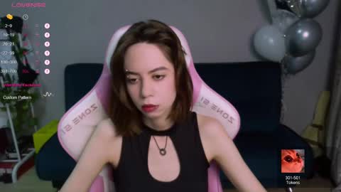 Snapshot of allie_hazie chatting on February 6, 12:00 am alice online show from February 6, 12:00 am