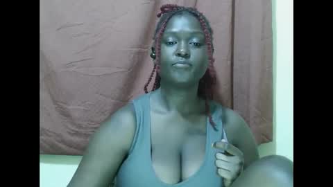 Snapshot of allie_quin chatting on September 25, 10:46 pm Allie online show from September 25, 10:46 pm