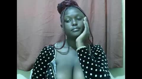 Snapshot of allie_quin chatting on October 17, 8:06 am Allie online show from October 17, 8:06 am