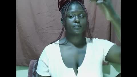 Snapshot of allie_quin chatting on October 17, 11:51 pm Allie online show from October 17, 11:51 pm