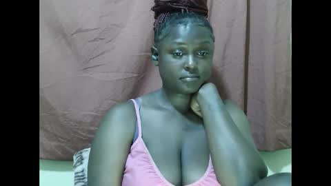 Snapshot of allie_quin chatting on October 23, 9:57 pm Allie online show from October 23, 9:57 pm