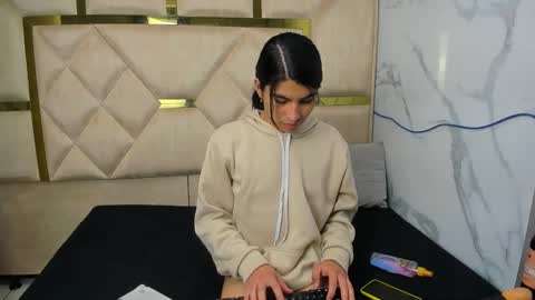 Snapshot of allison_69ts chatting on September 15, 10:32 pm allison_69ts online show from September 15, 10:32 pm