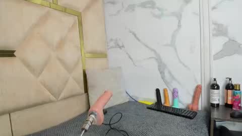 Snapshot of allison_69ts chatting on November 13, 5:17 am allison_69ts online show from November 13, 5:17 am