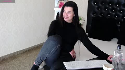 Snapshot of allisonn223 chatting on December 28, 8:36 pm Deea online show from December 28, 8:36 pm