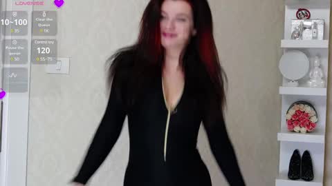 Snapshot of allisonn223 chatting on February 17, 7:53 pm Deea online show from February 17, 7:53 pm