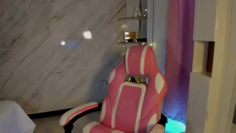 Snapshot of allisonpalmer chatting on February 20, 2:13 pm Allison Palmer online show from February 20, 2:13 pm