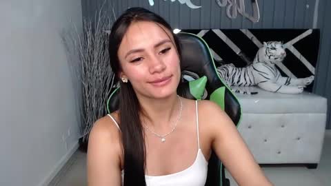 Snapshot of allisson_a chatting on January 9, 6:48 am Allisson online show from January 9, 6:48 am