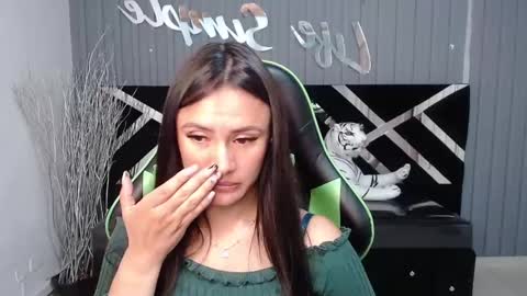 Snapshot of allisson_a chatting on January 16, 3:45 am Allisson online show from January 16, 3:45 am