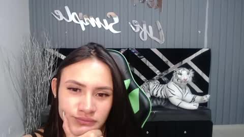 Snapshot of allisson_a chatting on January 25, 9:36 am Allisson online show from January 25, 9:36 am