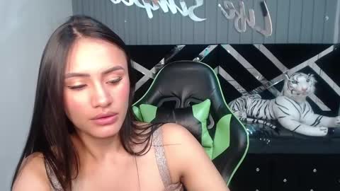 Snapshot of allisson_a chatting on February 1, 6:32 am Allisson online show from February 1, 6:32 am