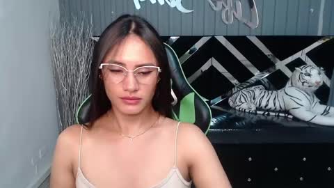 Snapshot of allisson_a chatting on February 4, 9:28 am Allisson online show from February 4, 9:28 am