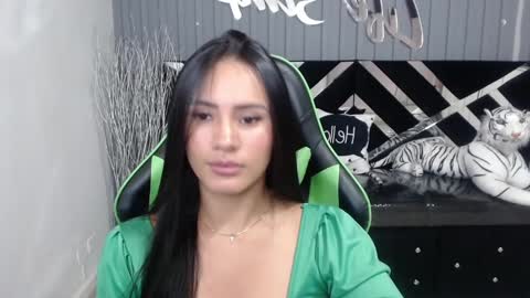 Snapshot of allisson_a chatting on February 7, 3:23 am Allisson online show from February 7, 3:23 am