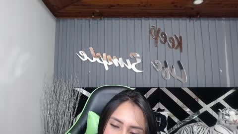 Snapshot of allisson_a chatting on February 7, 6:24 am Allisson online show from February 7, 6:24 am