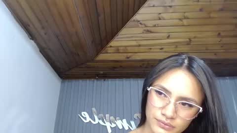 Snapshot of allisson_a chatting on February 8, 9:35 am Allisson online show from February 8, 9:35 am