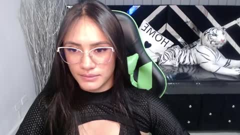 Snapshot of allisson_a chatting on February 14, 6:23 am Allisson online show from February 14, 6:23 am