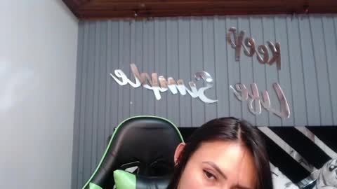 Snapshot of allisson_a chatting on February 15, 9:38 am Allisson online show from February 15, 9:38 am