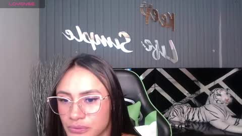 Snapshot of allisson_a chatting on February 18, 9:43 am Allisson online show from February 18, 9:43 am