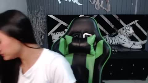 Snapshot of allisson_a chatting on February 19, 3:28 am Allisson online show from February 19, 3:28 am