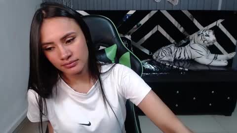 Snapshot of allisson_a chatting on February 19, 6:33 am Allisson online show from February 19, 6:33 am