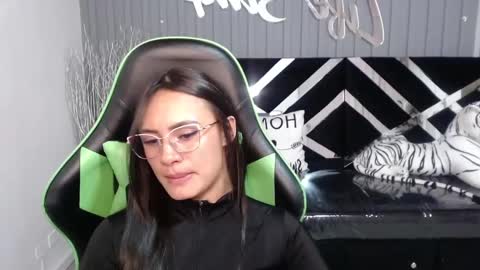 Snapshot of allisson_a chatting on February 20, 6:28 am Allisson online show from February 20, 6:28 am