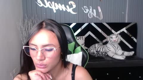 Snapshot of allisson_a chatting on February 21, 9:34 am Allisson online show from February 21, 9:34 am