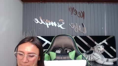 Snapshot of allisson_a chatting on February 25, 6:36 am Allisson online show from February 25, 6:36 am